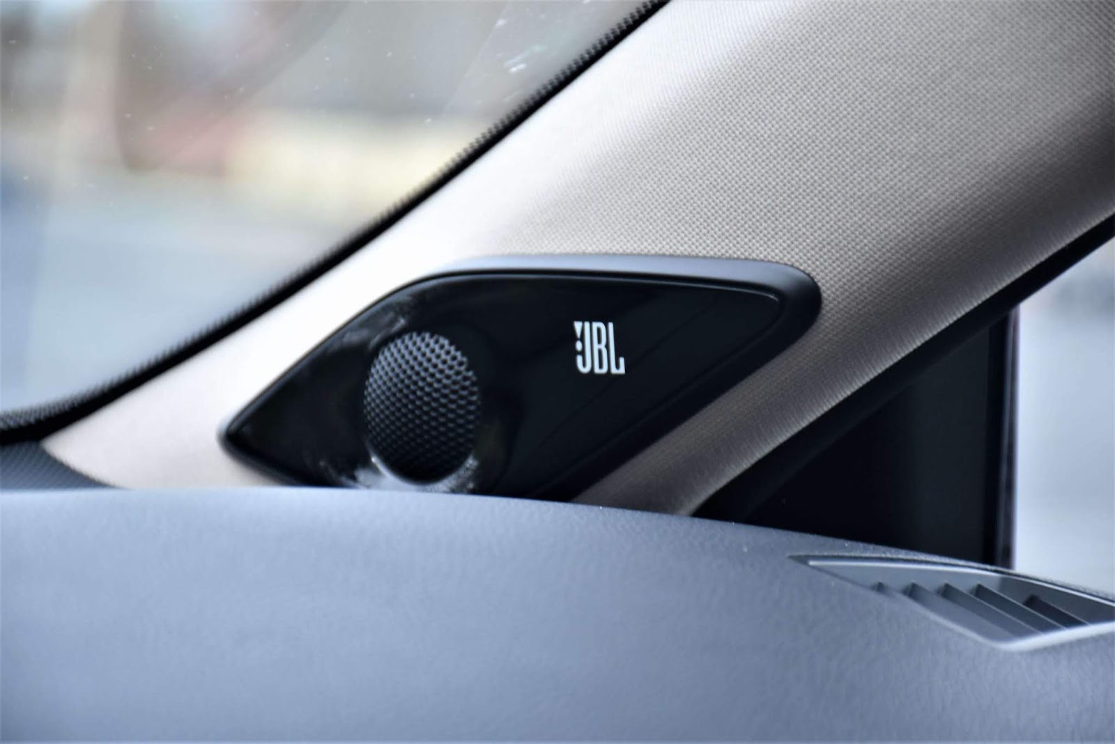 2019 Toyota Avalon Hybrid Limited JBL Speakers