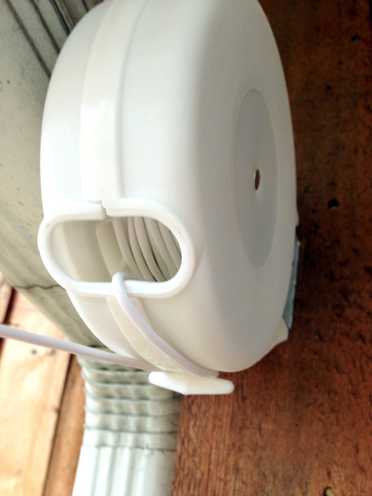 Live and Learn Mom Hack Clothesline + Sun = Ultimate Stain Remover