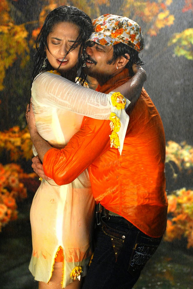 Anushka+shetty-baladoor-movie-hot-romanc