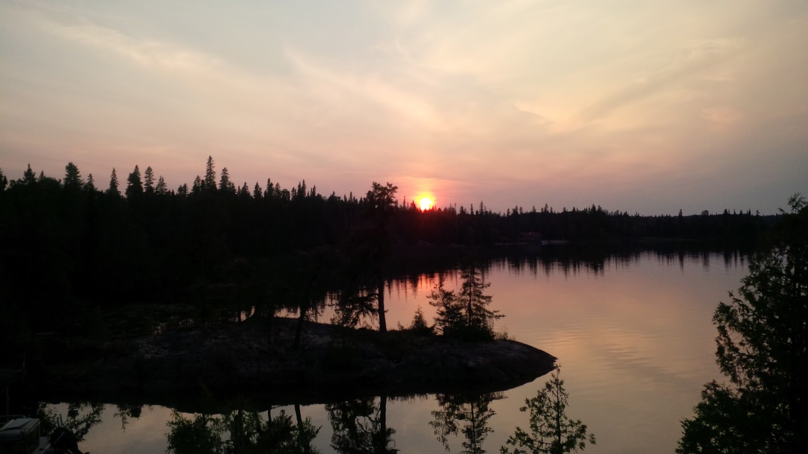 websit Sunset On Sesekinika Lake