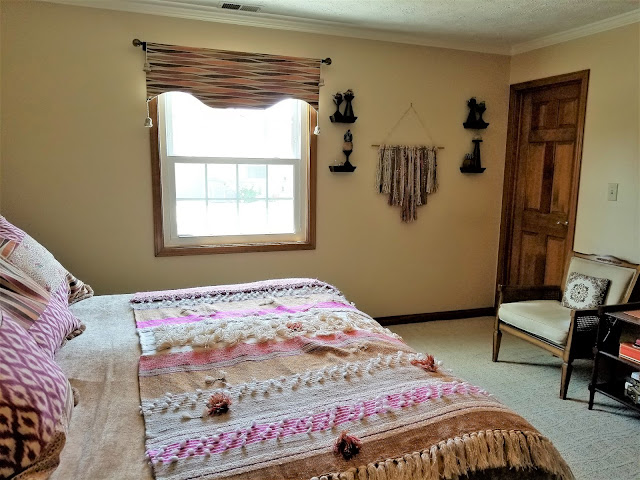 Boho yarn wall-hanging for the knitting- & crochet-impaired - wallhanging room view www.BoHoHome.com @bohosusan