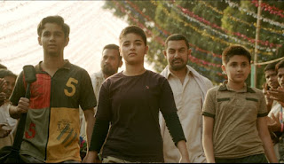 फिल्म 'दंगल' के गाने 'धाकड़' में आमिर खान 
