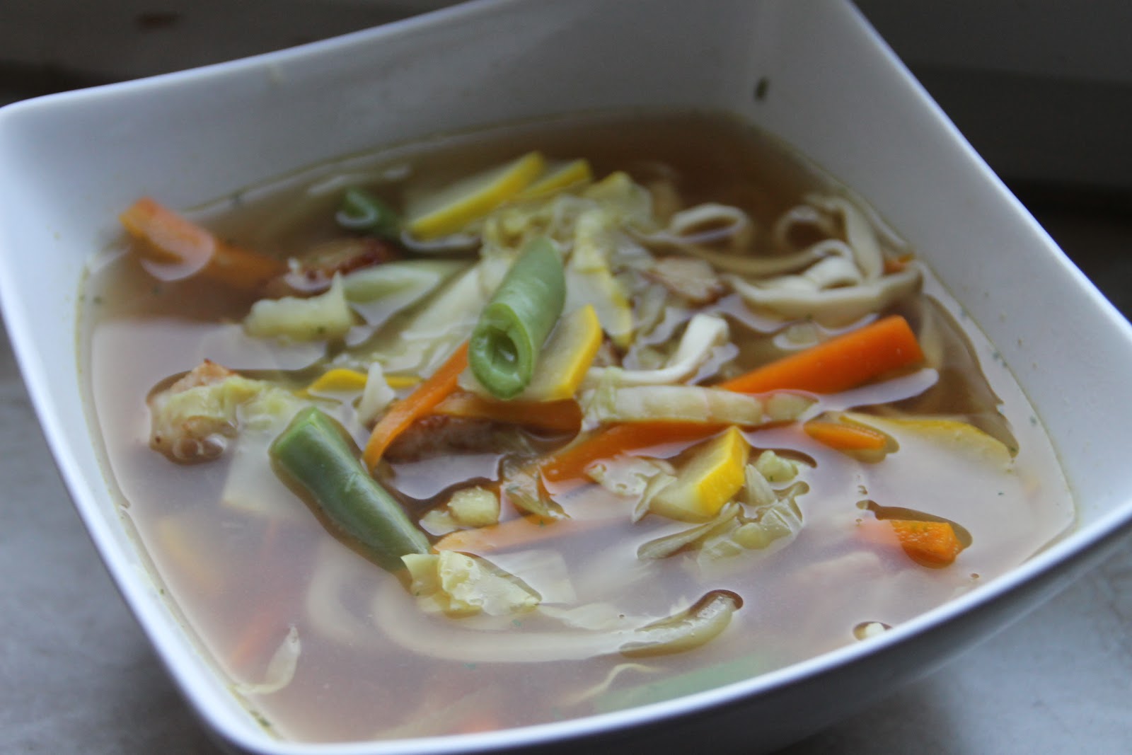 chinesische suppe mit nudeln