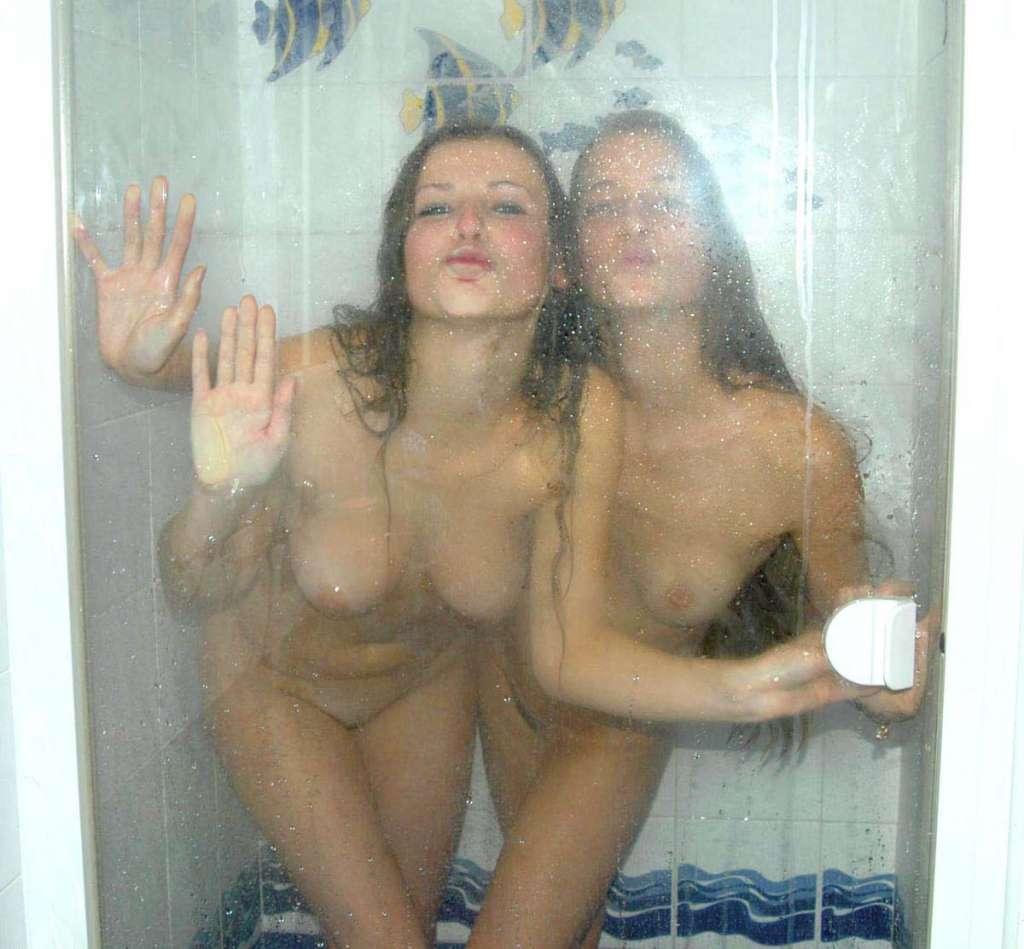 Two Sexy Girlfiends Sharing A Shower Sexmenu