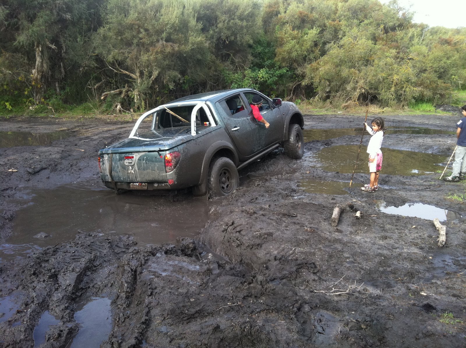 jigsaw-4x4trip pics: Dirty cars and stuck in the mud..
