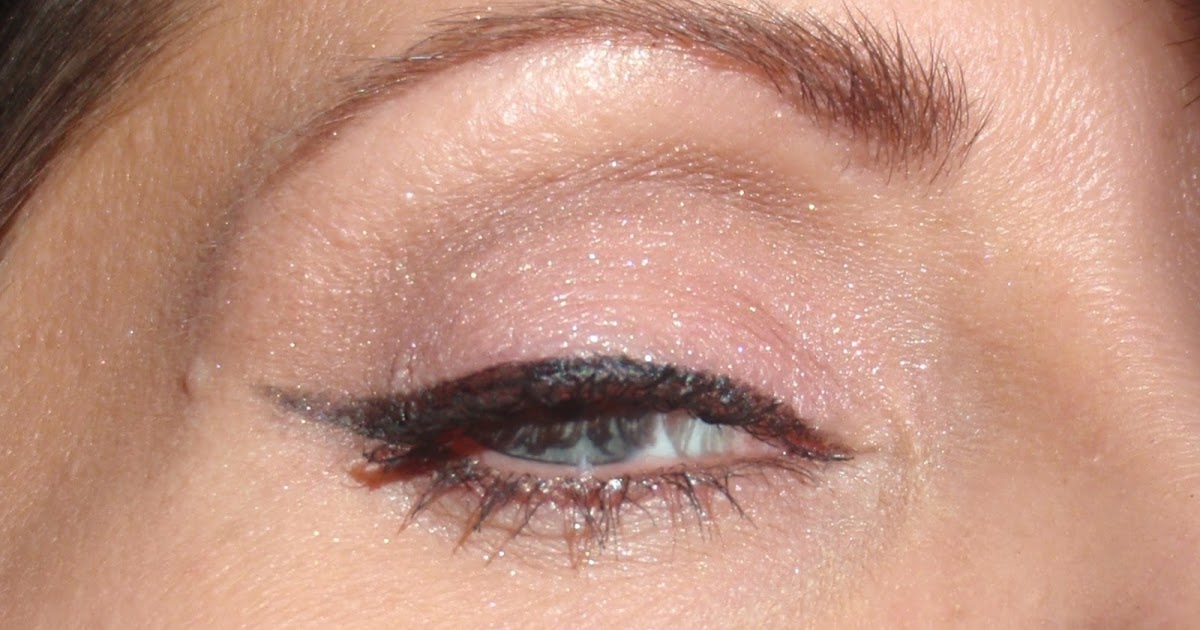 How to Apply Shimmer Eye Shadow to Older Eyes