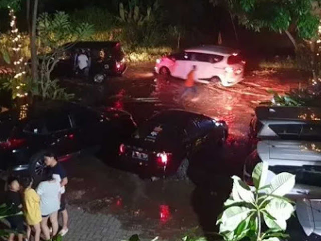 Bulan Purnama Picu Gelombang Pasang di Anyer dan Lampung Selatan Bulan Purnama Picu Gelombang Pasang di Anyer dan Lampung Selatan