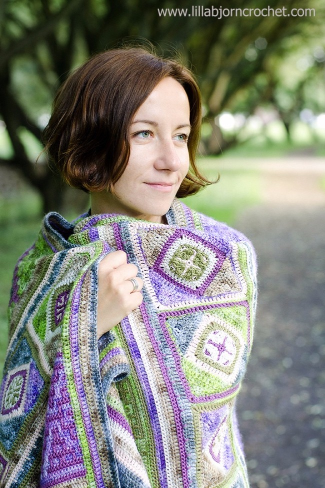 Spirits of life wrap - FREE crochet pattern and CAL (photo by Lilla Björn Crochet) | Happy in Red Spirits of life wrap - FREE crochet pattern and CAL (photo by Lilla Björn Crochet) | Happy in Red