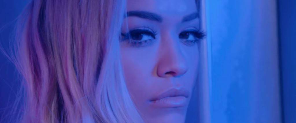 Foto del lato (B)ello di Rita Ora, in HD prese dallo spot Tezenis 2016