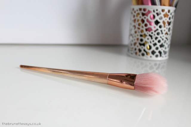 makeup brushes, makeup tools, cleaning makeup brushes