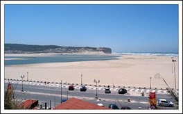 Foz do Arelho, vast white sandy beach