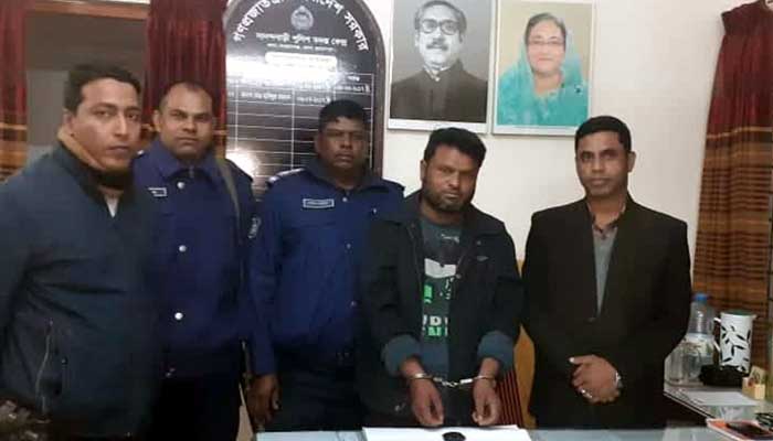 Sanandbari drug trafficker arrested with 200 psi yaba pill সানন্দবাড়ীতে ২শত পিছ ইয়াবা বড়িসহ মাদক ব্যবসায়ী গ্রেপ্তার