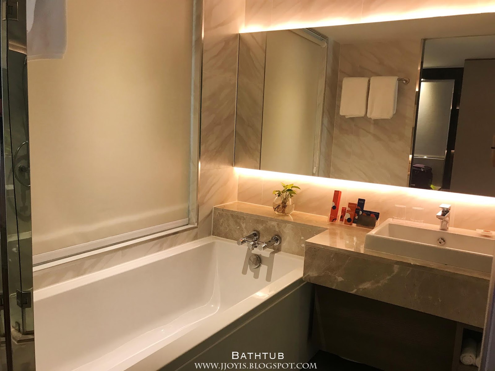 citrus suites compass hospitality grand suite bathroom bathtub