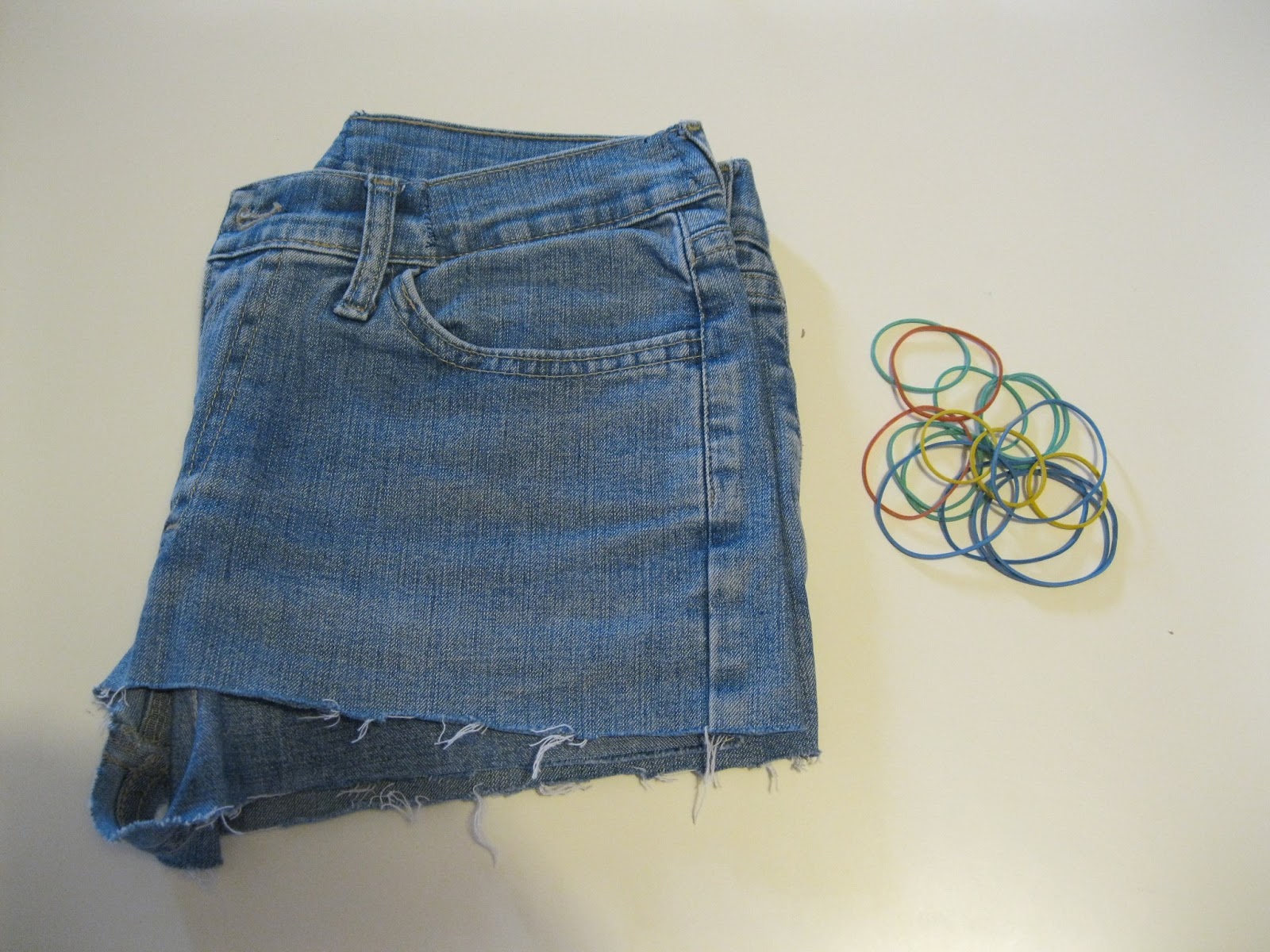loveskinny DIY// TIE DYE DENIM SHORTS