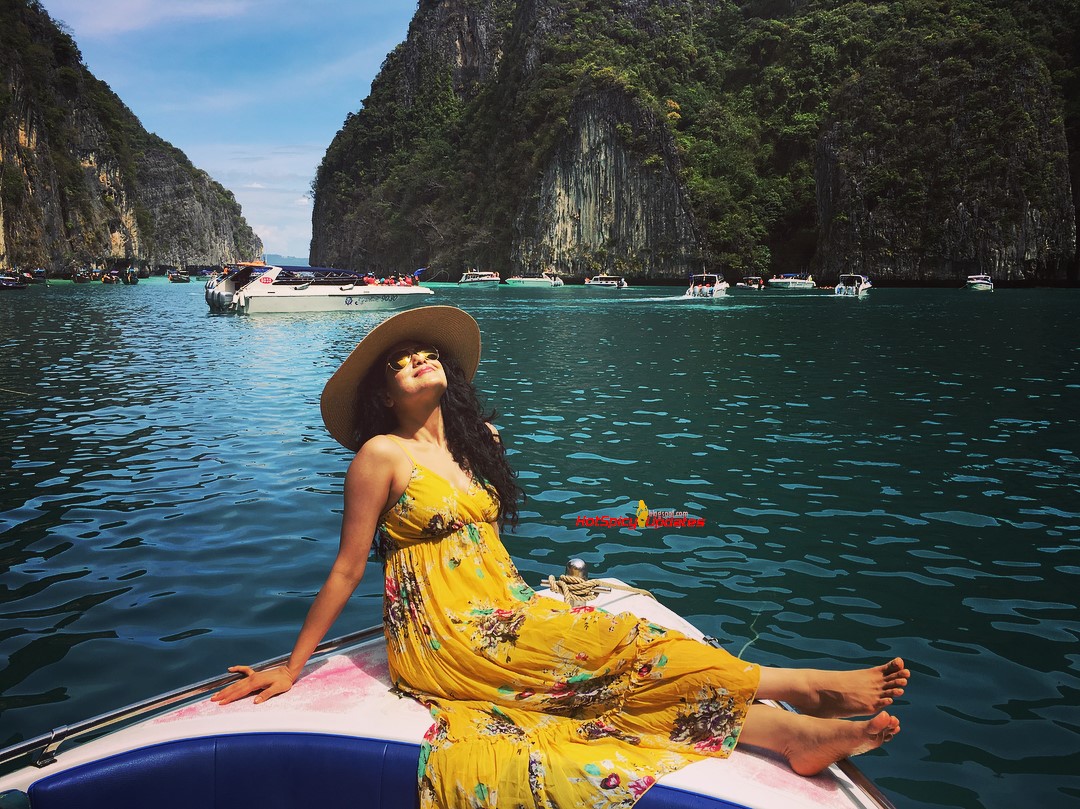 Neha Iyer Cute and Stylish Instagram Photos | Latest High Quality