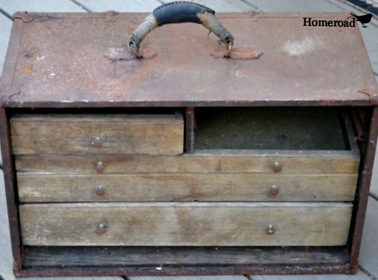 Rusty Vintage toolbox garden DIY