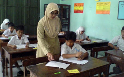 Image result for guru dikelas