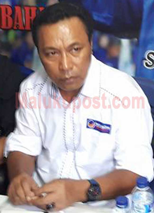 Partai NasDem Buka Pendaftaran Pilgub Maluku Ambon, Malukupostcom - Dewan Pimpinan Wilayah (DPW) NasDem Maluku dalam waktu dekat, akan membuka pendaftaran bakal calon Gubernur dan Wakil Gubernur pada pemilihan 2018. Pembukaan tersebut, dilakukan lebih awal, tujuanya agar bisa menggunakan waktu yang panjang, untuk dilakukan survey ke masyarakat, hal ini disampaikan Ketua Organisasi, Kaderisasi dan Keanggotaan (OKK) DPW NasDem Maluku, Abdullah Marasabessy. “Rencananya seperti itu, dalam waktu dekat ini DPW NasDem sudah membuka pendaftaran Pilgub. Baik itu yang mau mendaftar secara person, maupun yang sudah berpasangan. Kita lakukan ini lebih awal, agar proses survey elektabilitas bakal calon di masyarakat, dengan waktu yang cukup panjang,” ujarnya di Ambon, Minggu (16/4).