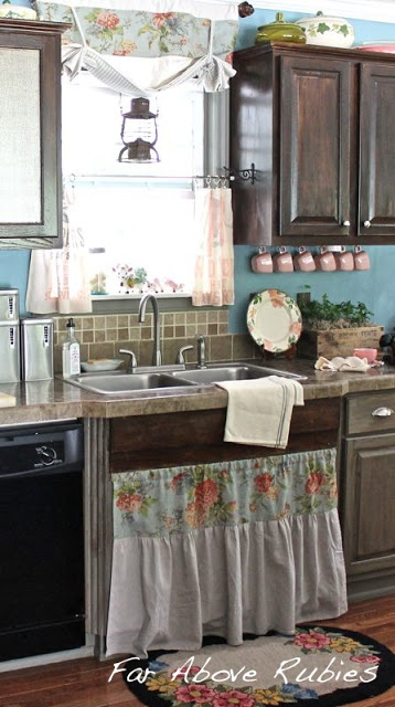 Kitchen before and after: the huge difference paint and accessories can ...