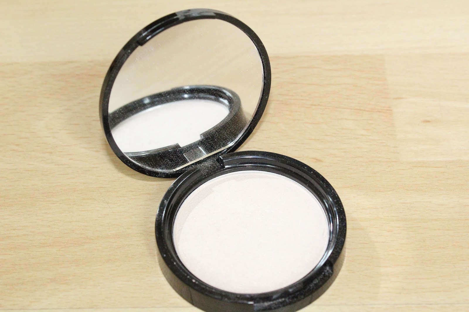 *Liquid vs. Powder Highlight What's the Difference? Lou Loves