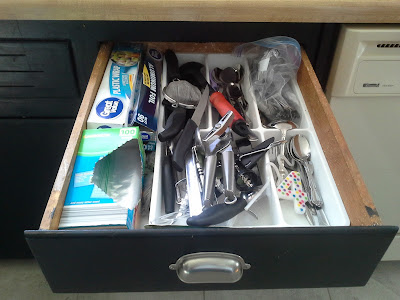 Organizing kitchen drawer