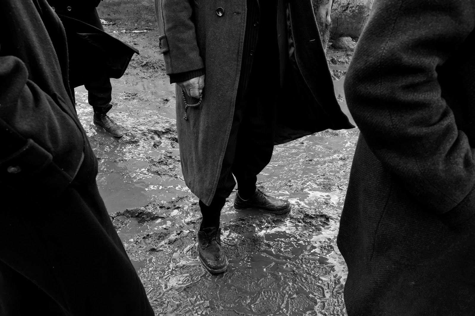 Sokakta bir fotoğraf çekimi için poz veriyor - uzun bir hafıza için iyi bir fotoğraf Sokakta bir fotoğraf çekimi için poz veriyor - uzun bir hafıza için iyi bir fotoğraf