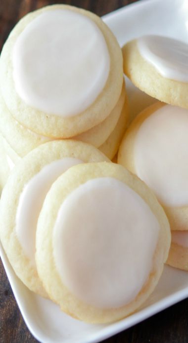 ALMOND MELTAWAY COOKIES #almond #meltaway #cookies #cookierecipes #easycookierecipes