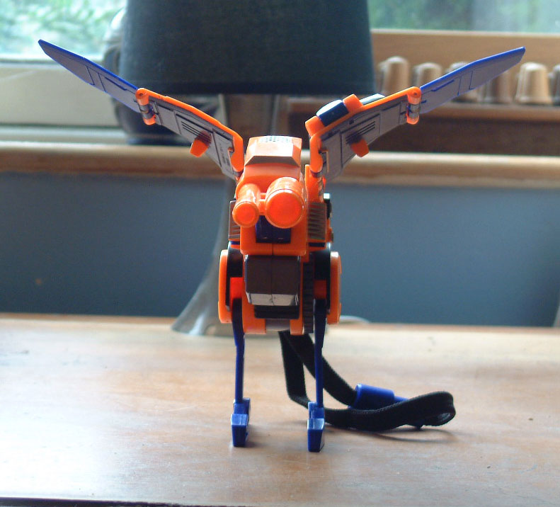 THE TRANSFORMERS ARMADA LASERBEAK