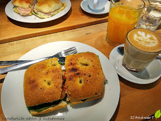 Desayuno en el Monkee Koffee Desayuno en el Monkee Koffee