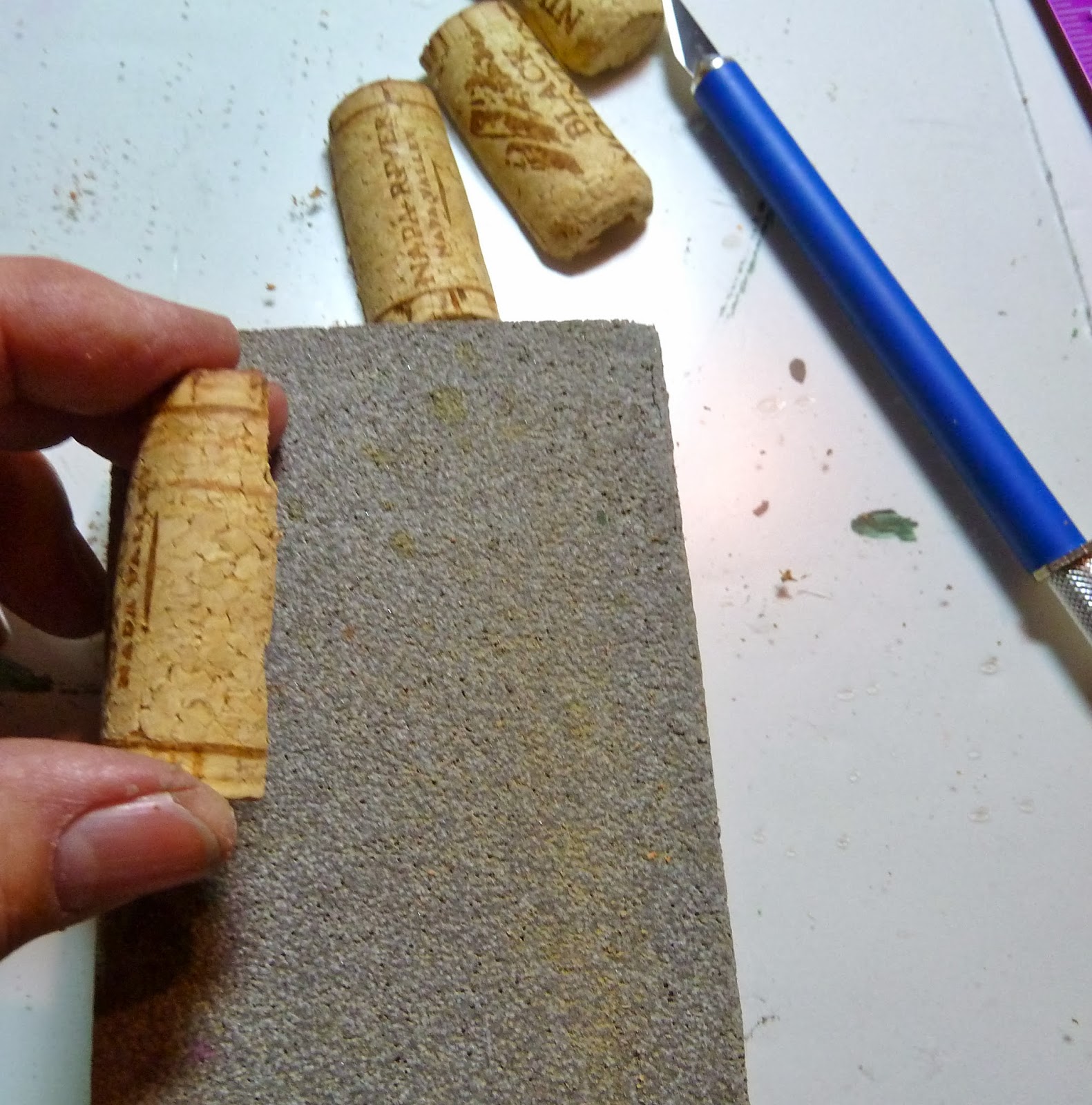 Make it easy crafts Recycled wine cork hanging trivet
