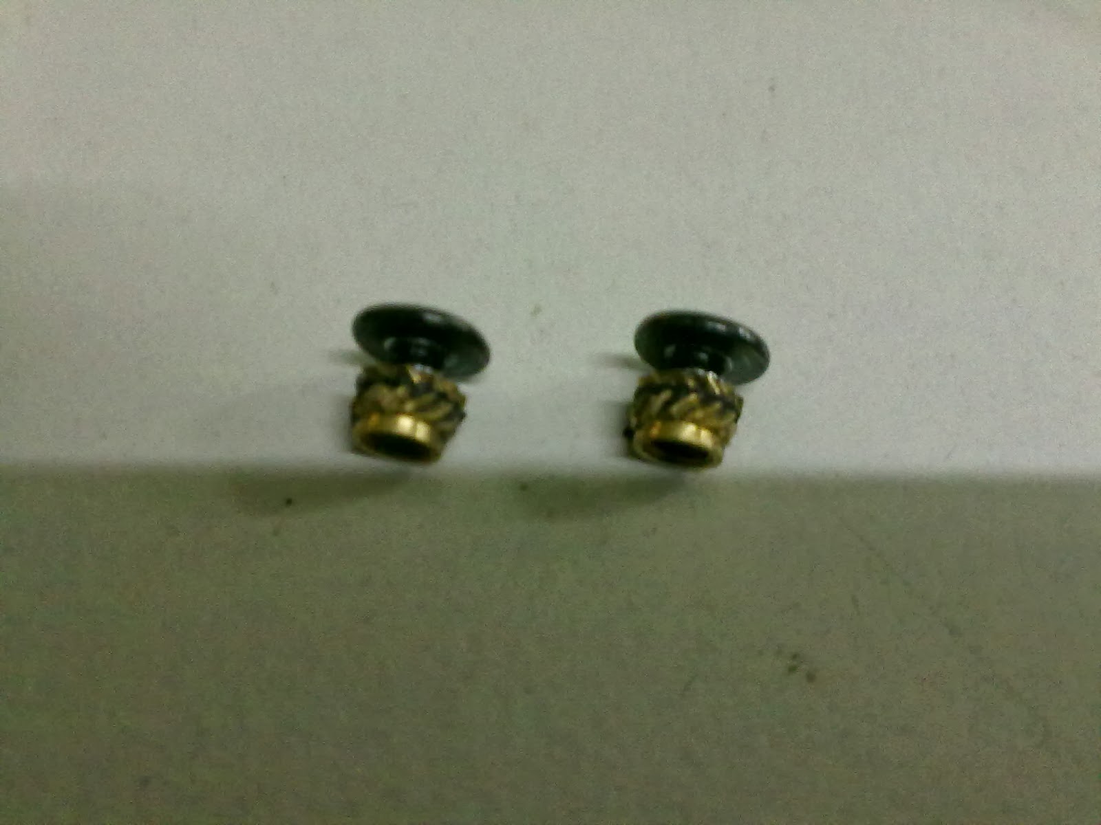 Aku Dan Komputer How To Repair Laptop Hinge Base Screw Broken.