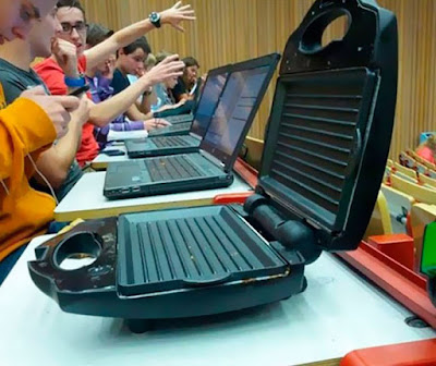 Lustige Uni Vorlesung mit Laptops Lustige Uni Vorlesung mit Laptops