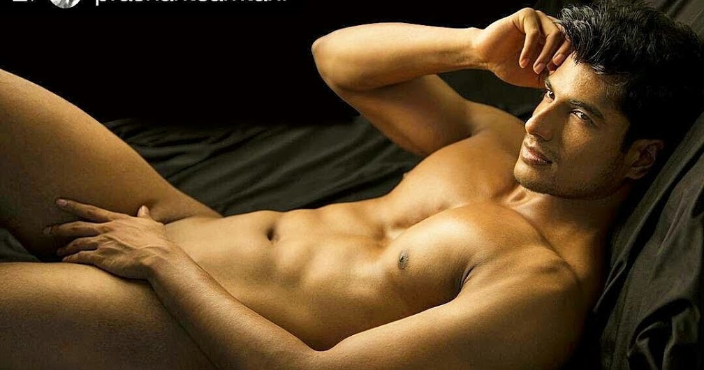 Desi Muscular Hunk Shows Hot Sexy Bubble Butt