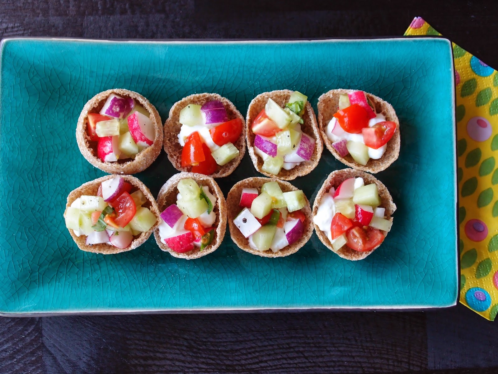 The VegHog Rye crisps with fresh vegetables and cottage cheese