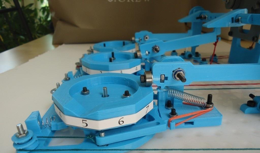 Engineer creates oldworld mechanical computer with 3Dprinted parts
