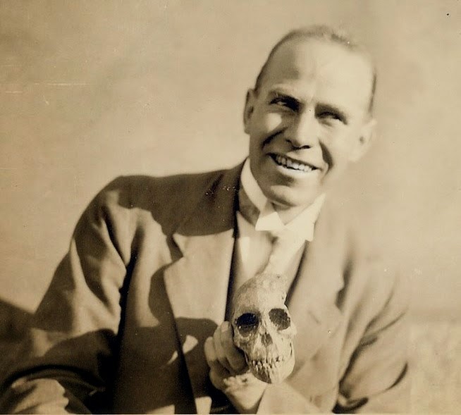 http://sciencythoughts.blogspot.co.uk/2014/04/the-first-photographs-of-taung-child.html
