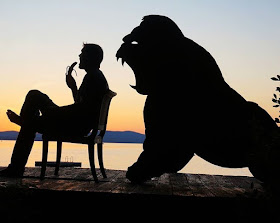 13-Hungry-Gorilla-John-Marshall-Sunset-Selfie-Photographs-with-Cardboard-Cutouts-www-designstack-co