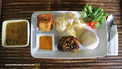 Kebon Awi Kaffee: Masakannya Nikmat Pemandangannya Sedap