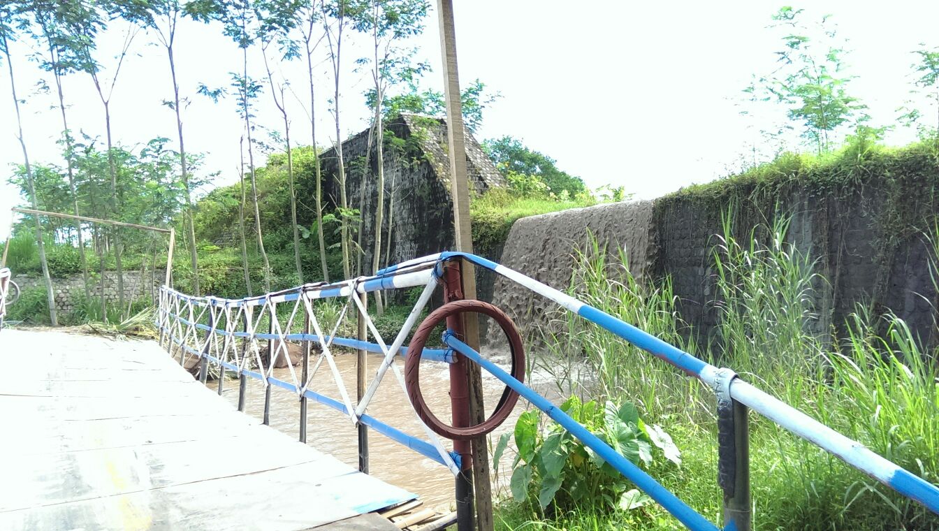 Gambar Rumah Coklat Blitar - Berita Jakarta