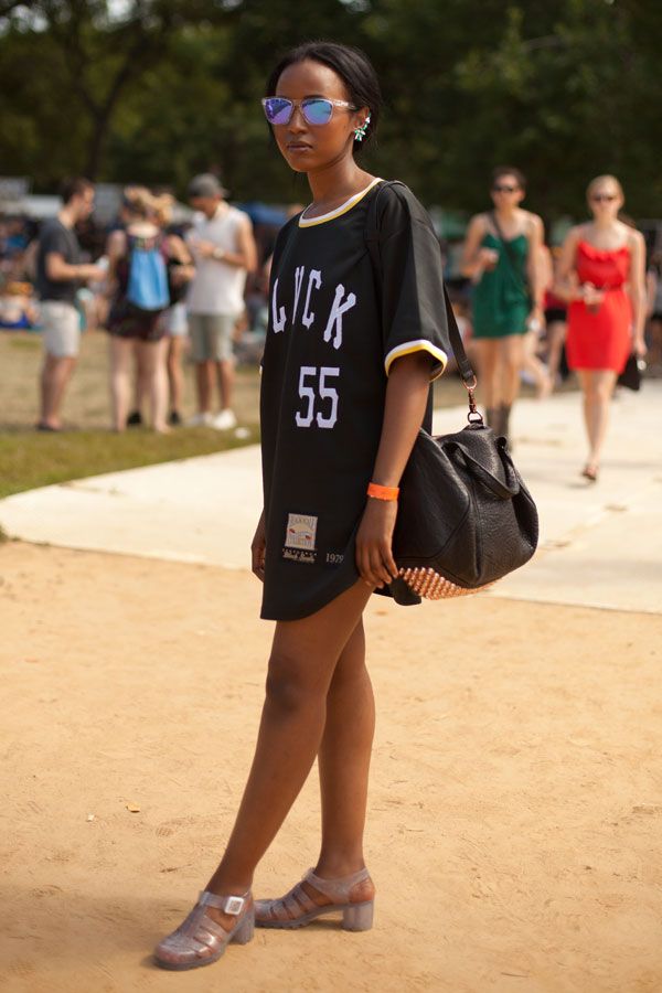 How To Wear Jelly Shoes (Cangrejeras) Style Guides moda tendencias