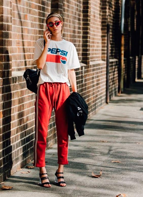 Moda tumblr: t-shirts com logos da Coca-Cola e Pepsi são o trend que estamos amando Moda tumblr: t-shirts com logos da Coca-Cola e Pepsi são o trend que estamos amando