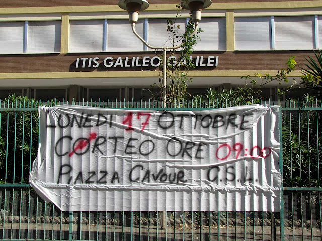 Banner announcing a student demonstration, via Galilei, Livorno