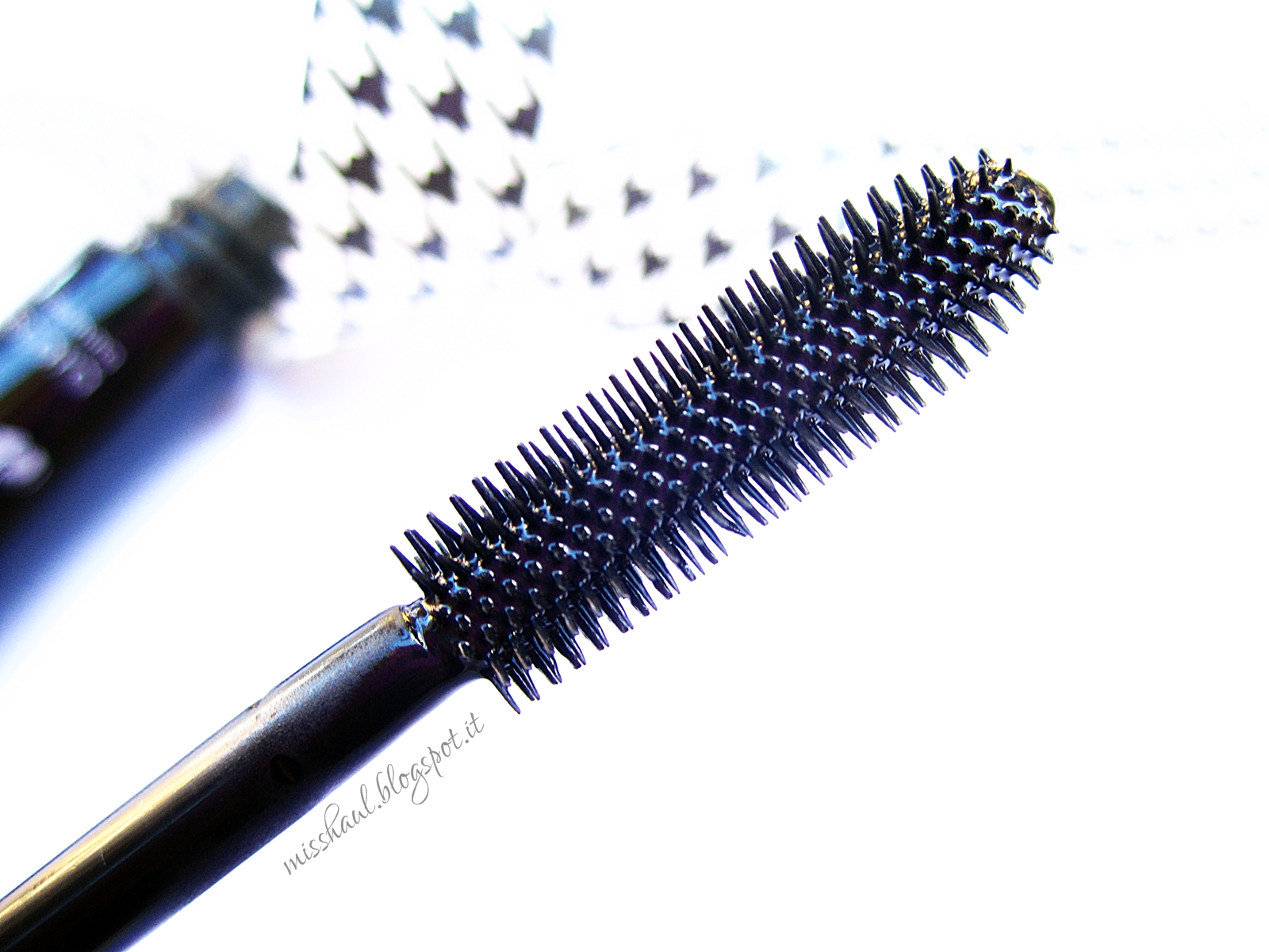 NEVE COSMETICS · Deer Lash defining mascara Preview misshaul