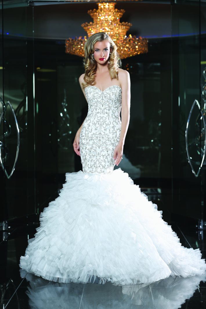 Image 4: Style and Glamor in the Wedding Day