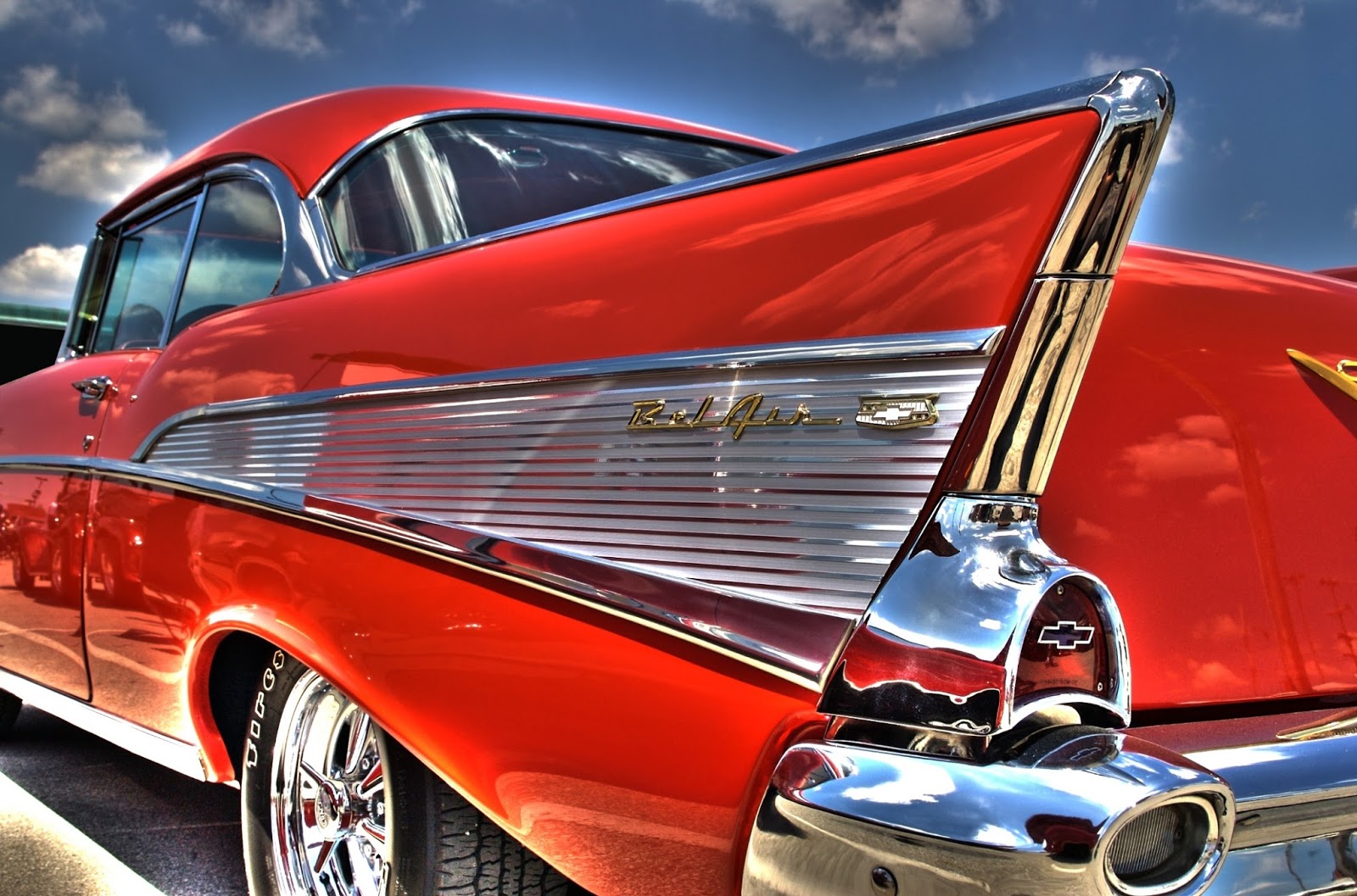 Carros antigos: Rabo de peixe.