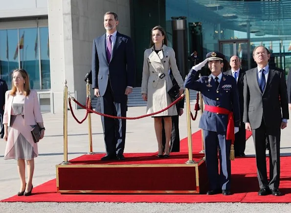 Queen Letizia wore Hugo Boss Cascadia Double Breasted Trench, and Carolina Herrera pumps Hugo Boss Viphima Flared skirt