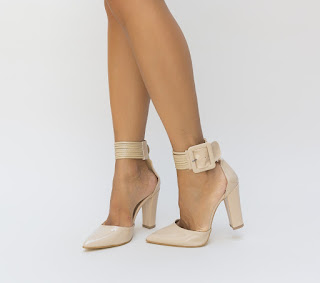 Pantofi bej cu toc inalt eleganti din piele lacuita Pantofi bej cu toc inalt eleganti din piele lacuita