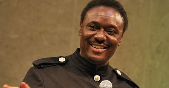 www.ekpoesito.com: Rev. Chris Okotie honours former Queens College