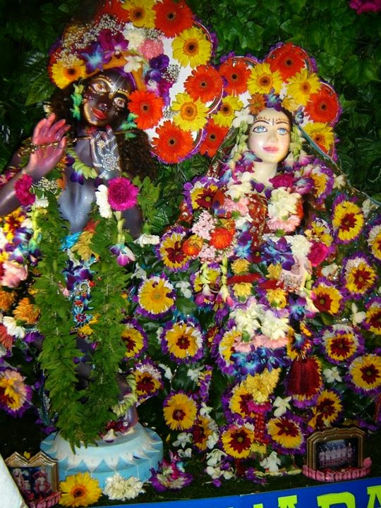 Cute Kanha Ji Radha Krishna In Flowers