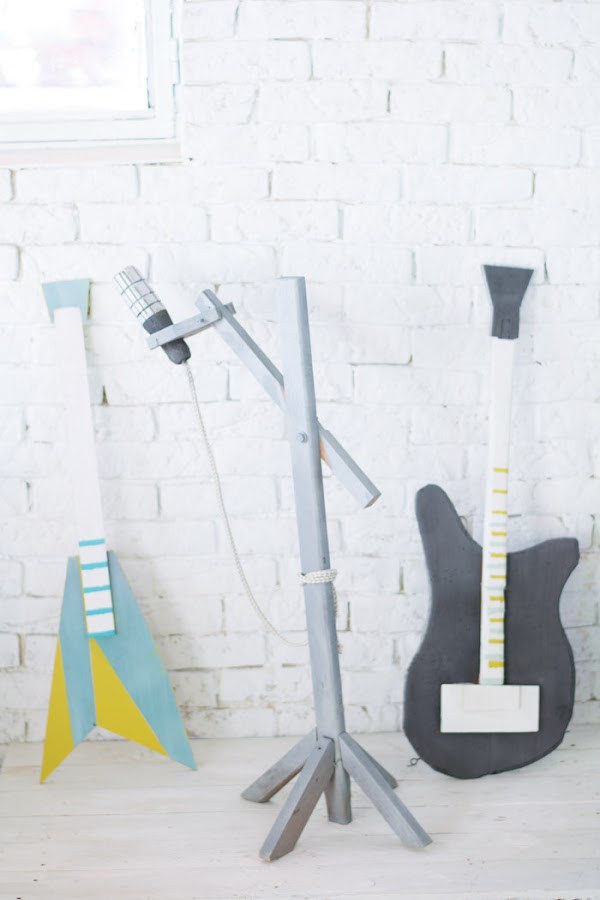 Guitarras y micrófono de madera diy